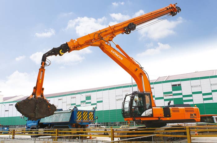 伟德官网在线服务平台-拥有30米超长伸缩臂的ZX350LC-5挖掘机